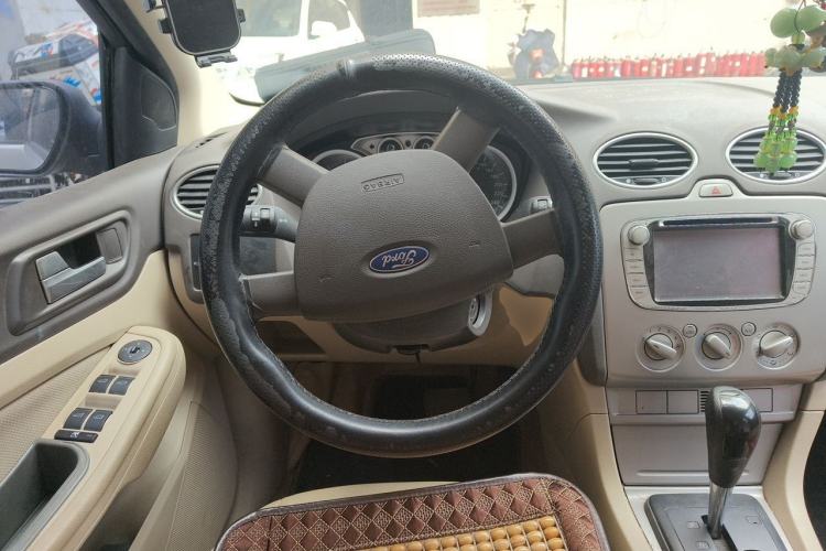 Used Ford Focus 2013 Sedan Classic 1.8L Automatic Base Model Steering Wheel