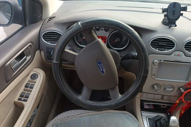 Used Ford Focus 2013 Sedan Classic 1.8L Manual Base Model Steering Wheel