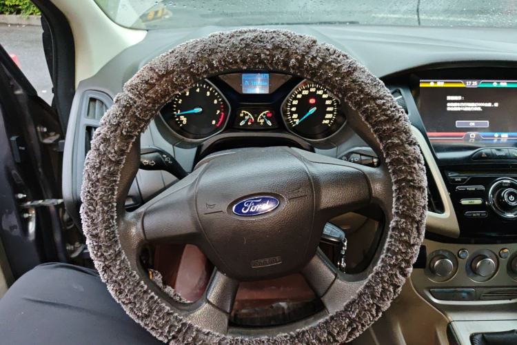 Used Ford Focus 2013 Sedan Classic 1.8L Manual Base Model Steering Wheel
