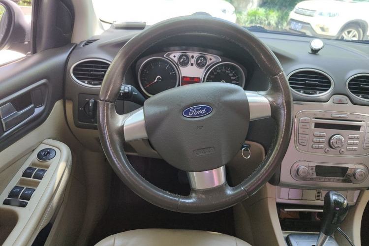 Used Ford Focus 2013 Sedan Classic 1.8L Automatic Fashion Edition Steering Wheel
