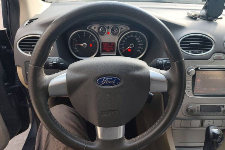 Used Ford Focus 2013 Sedan Classic 1.8L Automatic Fashion Edition Steering Wheel
