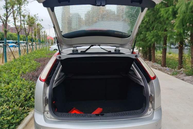 Used Ford Focus 2013 Hatchback Classic 1.8L Manual Base Model Trunk