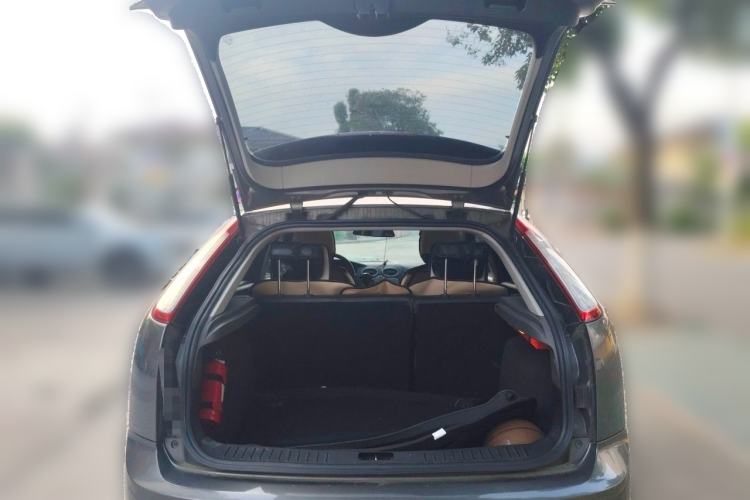 Used Ford Focus 2013 Hatchback Classic 1.8L Manual Base Model Trunk