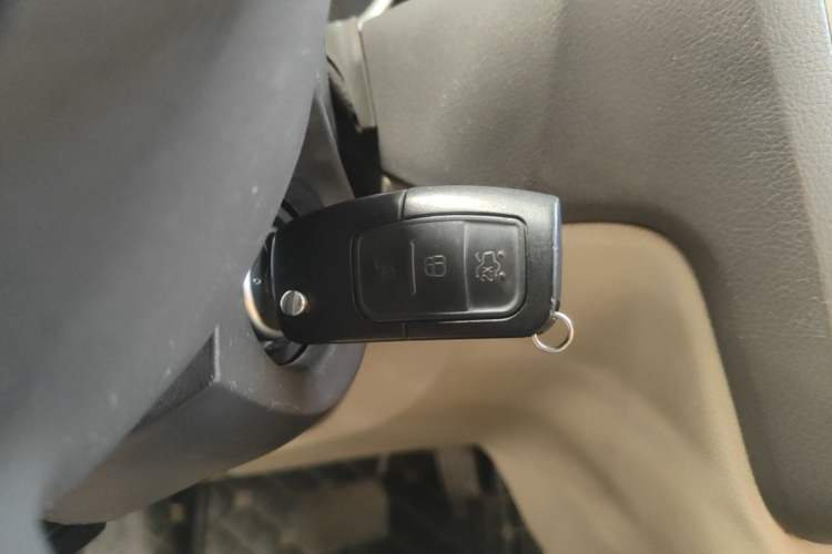 Used Ford Focus 2013 Sedan Classic 1.8L Automatic Base Model Vehicle Key