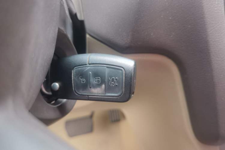 Used Ford Focus 2013 Sedan Classic 1.8L Automatic Base Model Vehicle Key