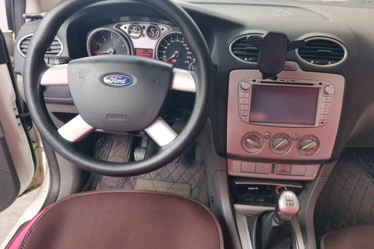 Used Ford Focus 2013 Hatchback Classic 1.8L Manual Base Model Audio And AC Panel