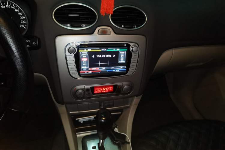 Used Ford Focus 2013 Hatchback Classic 1.8L Automatic Fashion Edition Audio And AC Panel