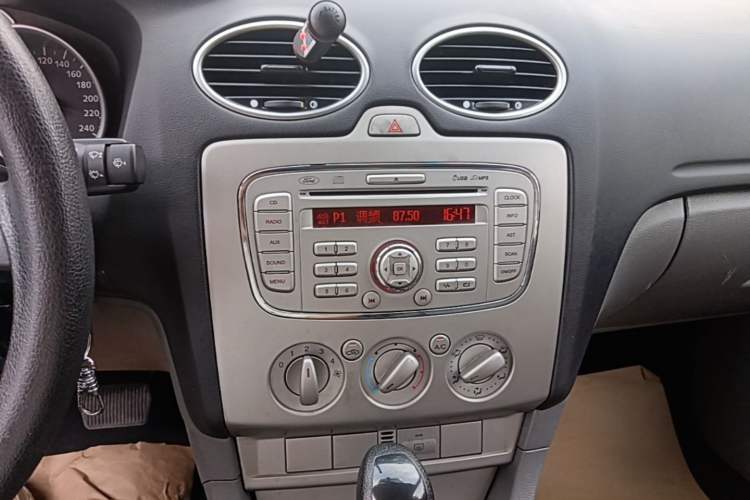 Used Ford Focus 2013 Hatchback Classic 1.8L Automatic Millionth Anniversary Edition Audio And AC Panel