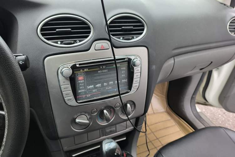 Used Ford Focus 2013 Hatchback Classic 1.8L Automatic Base Model Audio And AC Panel