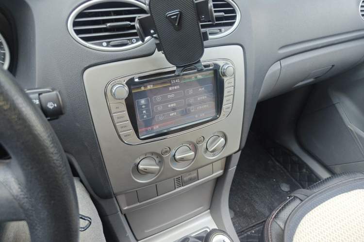Used Ford Focus 2013 Hatchback Classic 1.8L Manual Base Model Audio And AC Panel