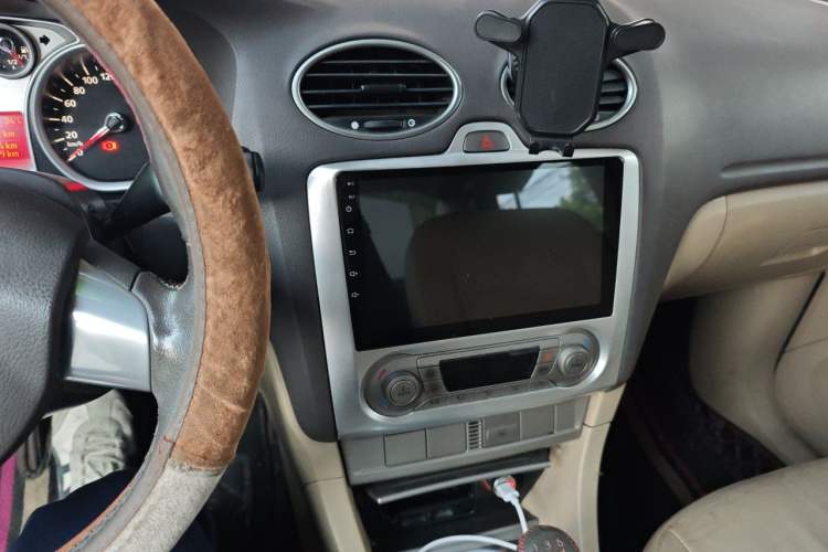 Used Ford Focus 2013 Sedan Classic 1.8L Manual Fashion Edition Audio And AC Panel