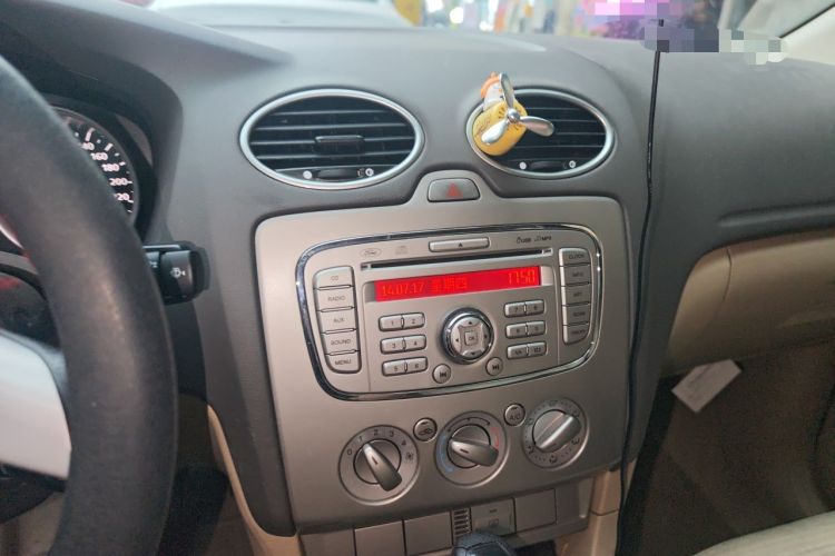 Used Ford Focus 2013 Sedan Classic 1.8L Automatic Millionth Anniversary Edition Audio And AC Panel