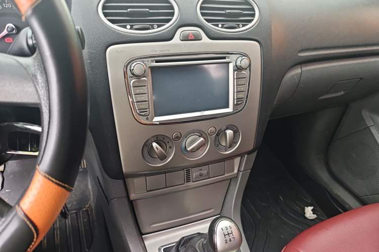 Used Ford Focus 2013 Hatchback Classic 1.8L Manual Base Model Audio And AC Panel