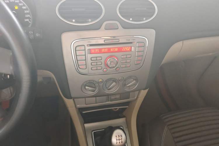 Used Ford Focus 2013 Sedan Classic 1.8L Manual Base Model Audio And AC Panel