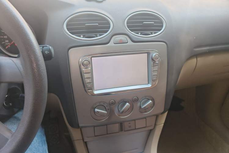 Used Ford Focus 2013 Sedan Classic 1.8L Manual Base Model Audio And AC Panel