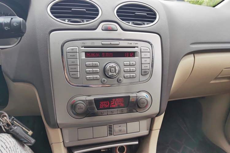 Used Ford Focus 2013 Hatchback Classic 1.8L Manual Fashion Edition Audio And AC Panel