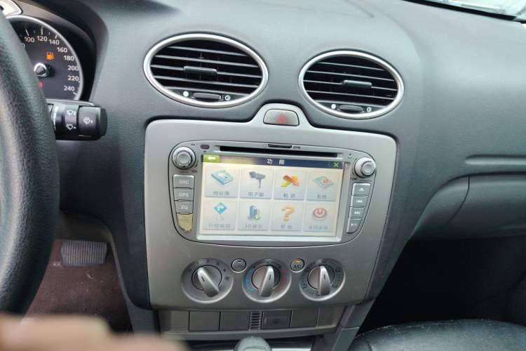Used Ford Focus 2013 Hatchback Classic 1.8L Automatic Base Model Audio And AC Panel