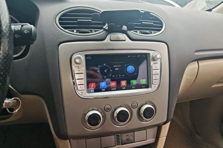 Used Ford Focus 2013 Sedan Classic 1.8L Manual Base Model Audio And AC Panel