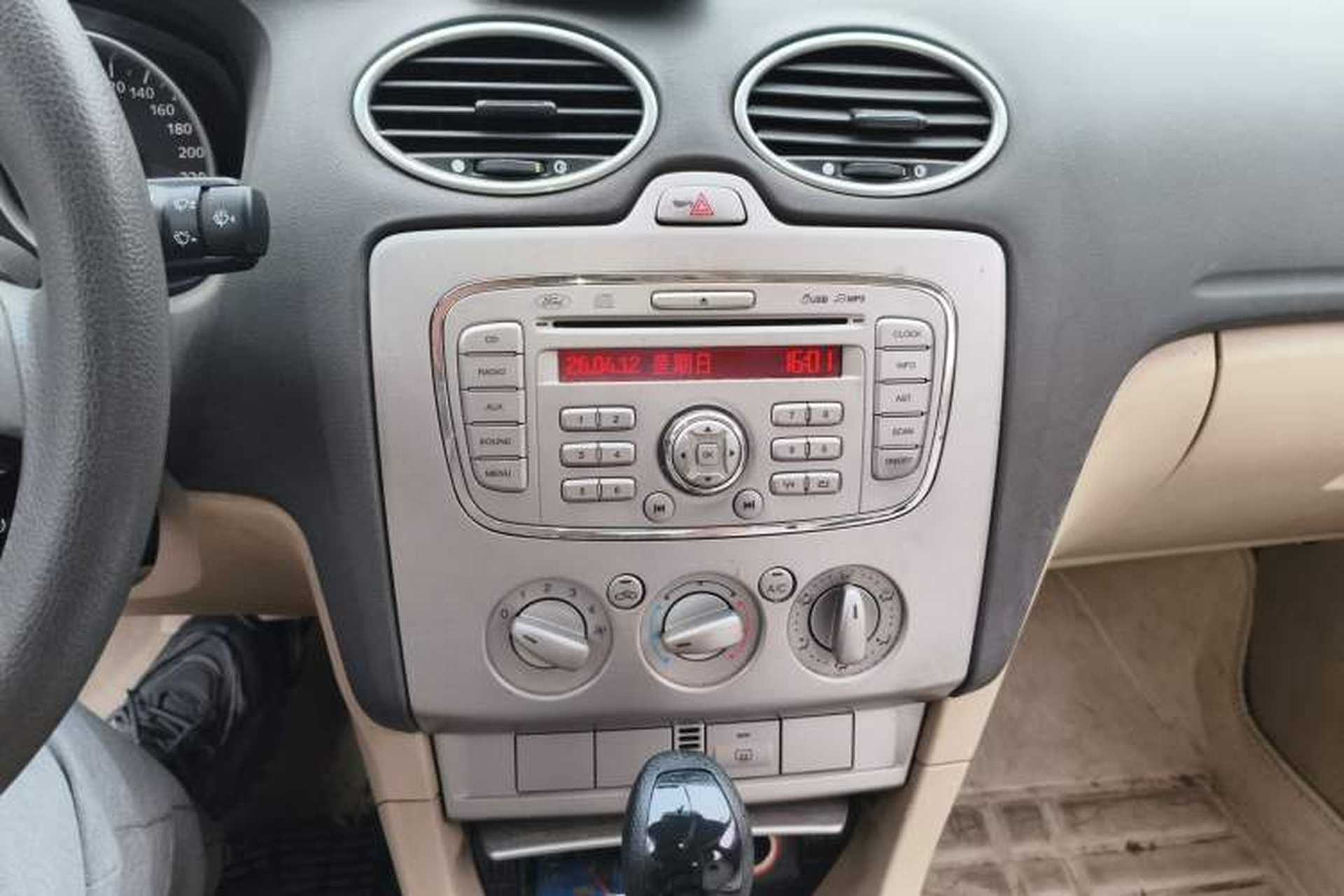 Used Ford Focus 2013 Sedan Classic 1.8L Automatic Base Model Audio And AC Panel
