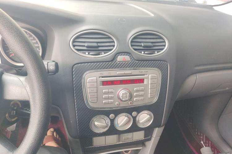 Used Ford Focus 2013 Hatchback Classic 1.8L Manual Base Model Audio And AC Panel