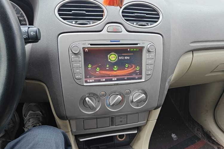 Used Ford Focus 2013 Sedan Classic 1.8L Manual Base Model Audio And AC Panel