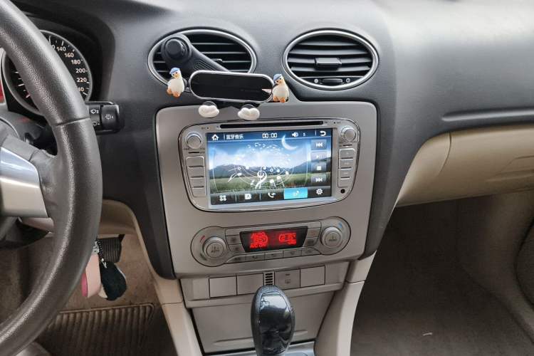 Used Ford Focus 2013 Hatchback Classic 1.8L Automatic Fashion Edition Audio And AC Panel