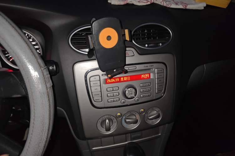 Used Ford Focus 2013 Hatchback Classic 1.8L Automatic Base Model Audio And AC Panel