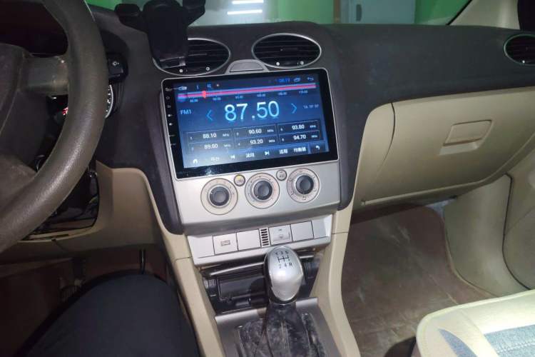 Used Ford Focus 2013 Sedan Classic 1.8L Manual Base Model Audio And AC Panel