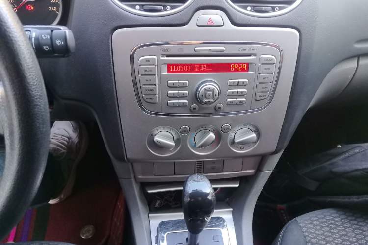 Used Ford Focus 2013 Hatchback Classic 1.8L Automatic Base Model Audio And AC Panel