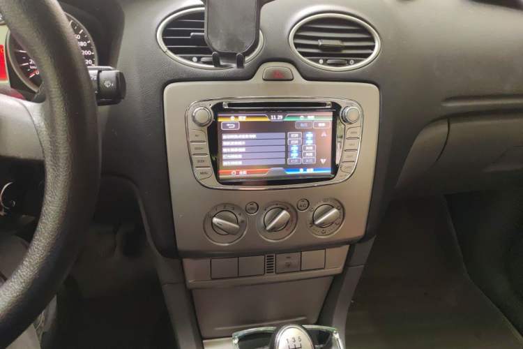 Used Ford Focus 2013 Hatchback Classic 1.8L Manual Base Model Audio And AC Panel