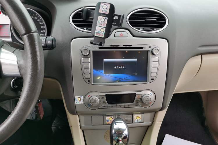 Used Ford Focus 2013 Hatchback Classic 1.8L Automatic Fashion Edition Audio And AC Panel