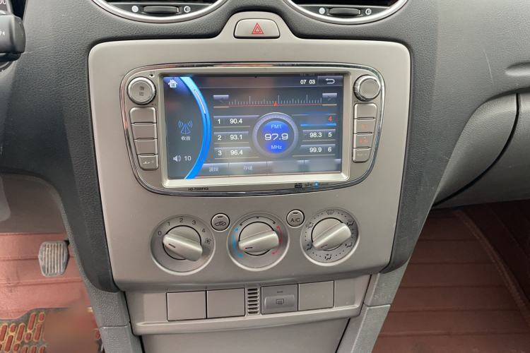 Used Ford Focus 2013 Hatchback Classic 1.8L Manual Base Model Audio And AC Panel