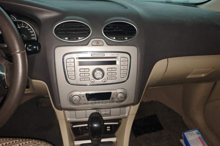 Used Ford Focus 2013 Hatchback Classic 1.8L Automatic Fashion Edition Audio And AC Panel