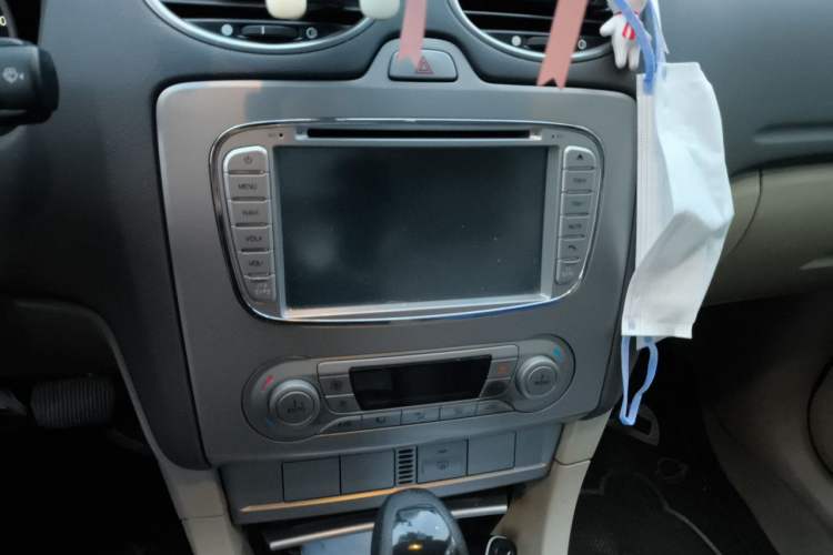 Used Ford Focus 2013 Hatchback Classic 1.8L Automatic Fashion Edition Audio And AC Panel