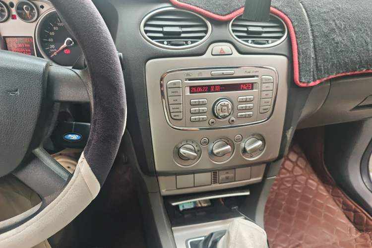 Used Ford Focus 2013 Hatchback Classic 1.8L Manual Base Model Audio And AC Panel