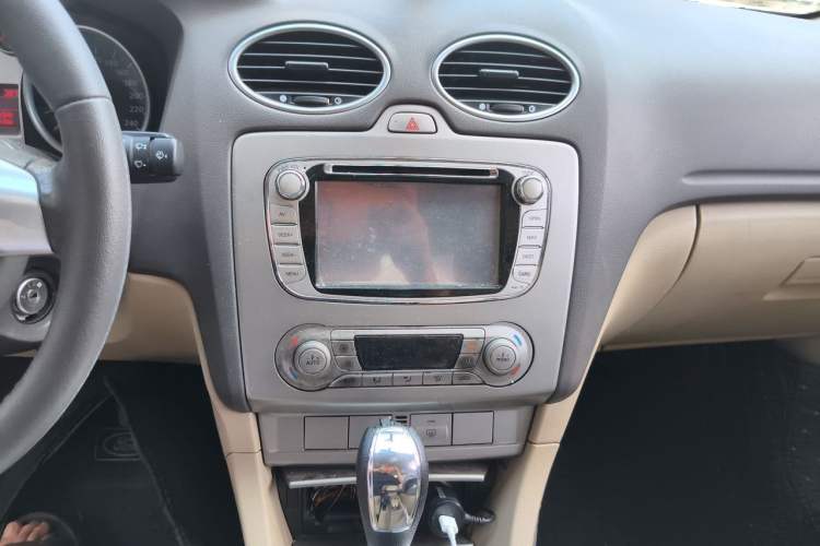 Used Ford Focus 2013 Sedan Classic 1.8L Automatic Fashion Edition Audio And AC Panel