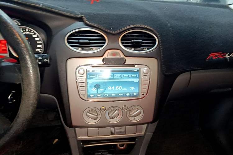 Used Ford Focus 2013 Hatchback Classic 1.8L Manual Base Model Audio And AC Panel