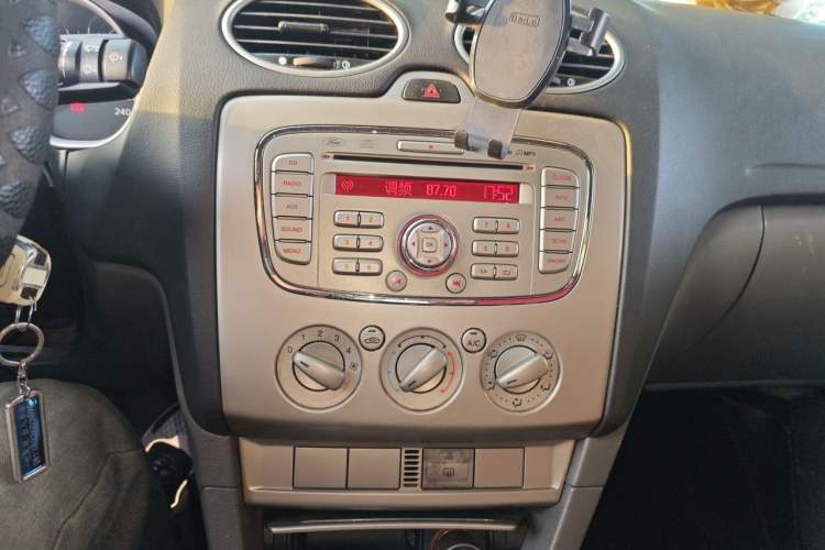 Used Ford Focus 2013 Hatchback Classic 1.8L Manual Base Model Audio And AC Panel