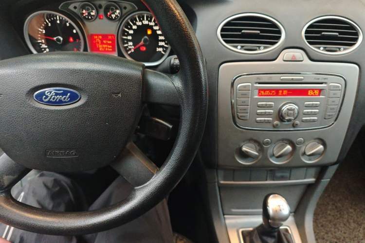 Used Ford Focus 2013 Hatchback Classic 1.8L Manual Base Model Audio And AC Panel