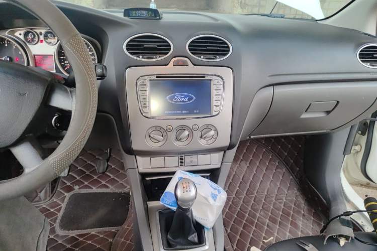 Used Ford Focus 2013 Hatchback Classic 1.8L Manual Base Model Audio And AC Panel