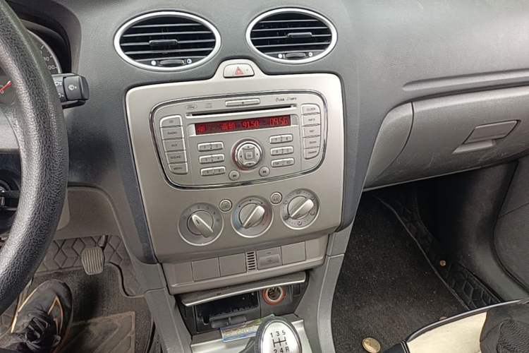Used Ford Focus 2013 Hatchback Classic 1.8L Manual Base Model Audio And AC Panel