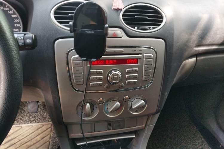 Used Ford Focus 2013 Hatchback Classic 1.8L Manual Base Model Audio And AC Panel