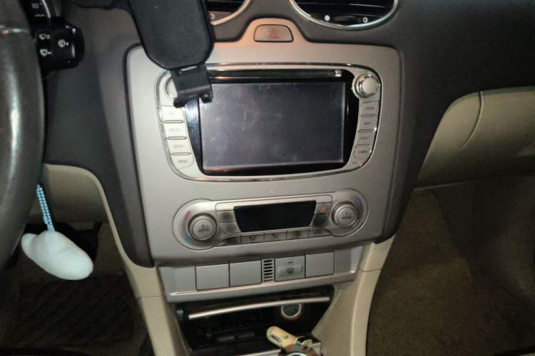 Used Ford Focus 2013 Sedan Classic 1.8L Manual Fashion Edition Audio And AC Panel