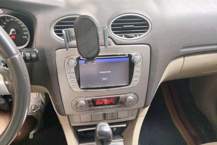 Used Ford Focus 2013 Hatchback Classic 1.8L Automatic Fashion Edition Audio And AC Panel