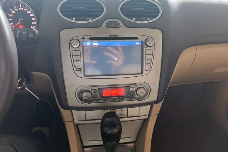 Used Ford Focus 2013 Sedan Classic 1.8L Automatic Fashion Edition Audio And AC Panel