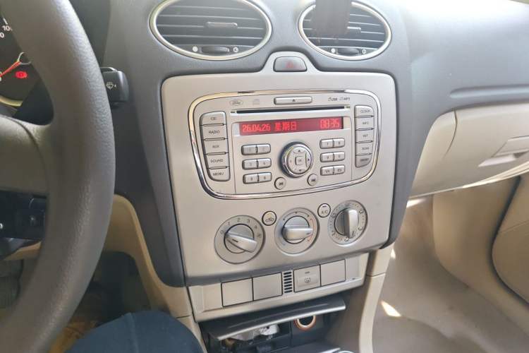 Used Ford Focus 2013 Sedan Classic 1.8L Manual Base Model Audio And AC Panel