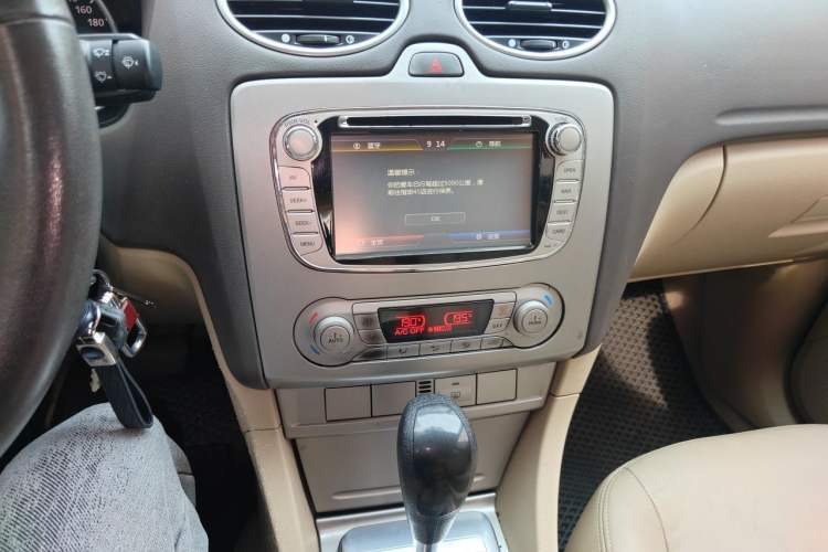 Used Ford Focus 2013 Hatchback Classic 1.8L Automatic Fashion Edition Audio And AC Panel