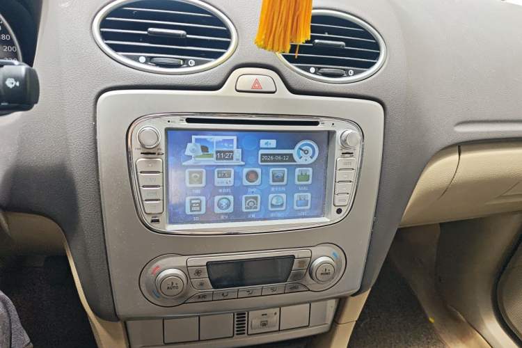 Used Ford Focus 2013 Hatchback Classic 1.8L Manual Fashion Edition Audio And AC Panel