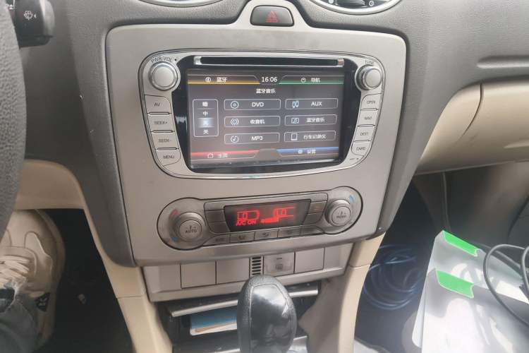 Used Ford Focus 2013 Hatchback Classic 1.8L Automatic Fashion Edition Audio And AC Panel
