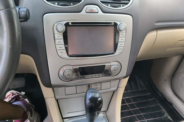 Used Ford Focus 2013 Hatchback Classic 1.8L Automatic Fashion Edition Audio And AC Panel
